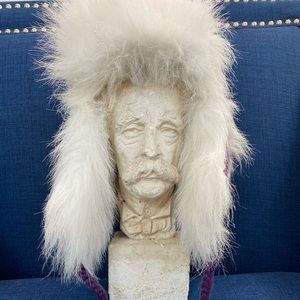 Fun white fur hat w purple knit